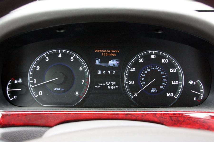  Hyundai Equus Ultimate 2011 года  (фото 35 из 119)